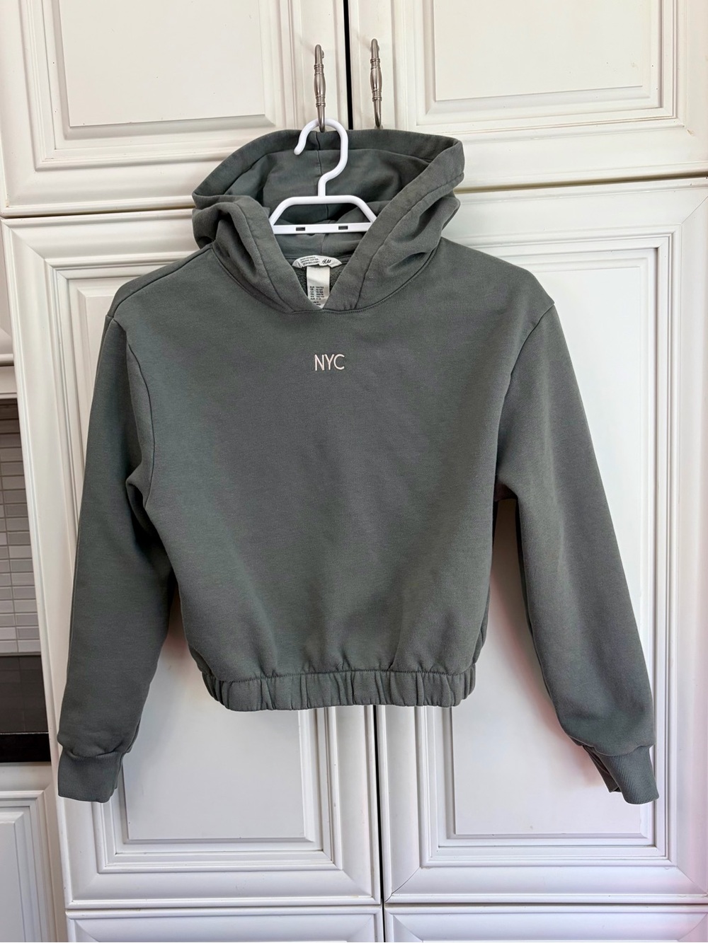 H&M NYC girl’s crop hoodie